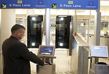 В Шереметьеве заработали тестовые кабины для самостоятельного пересечения границы