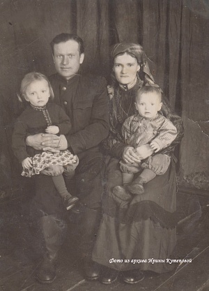 А БОТИНОЧКИ-ТО СОХРАНИЛИСЬ!