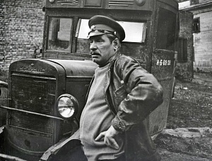 ПРИ ПОЛНОМ ПАРАДЕ...